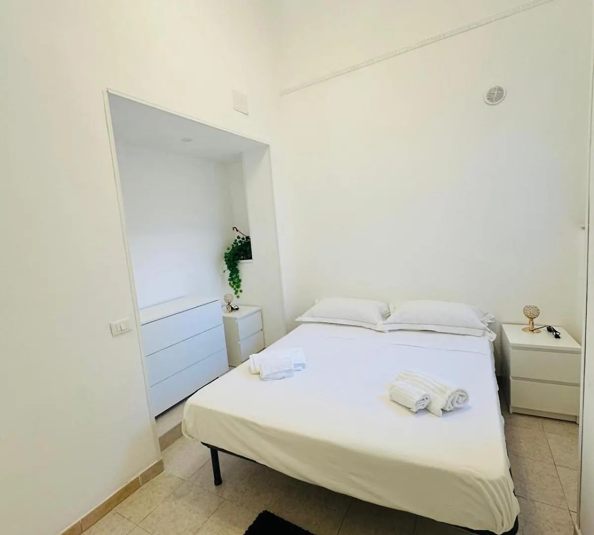 Affittacamere Hotel Giglio Rosso House Aeroporto di Catania Fontana Rossa