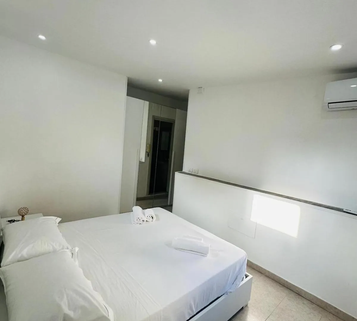 Hotel Giglio Rosso House Aeroporto di Catania Fontana Rossa 0*,