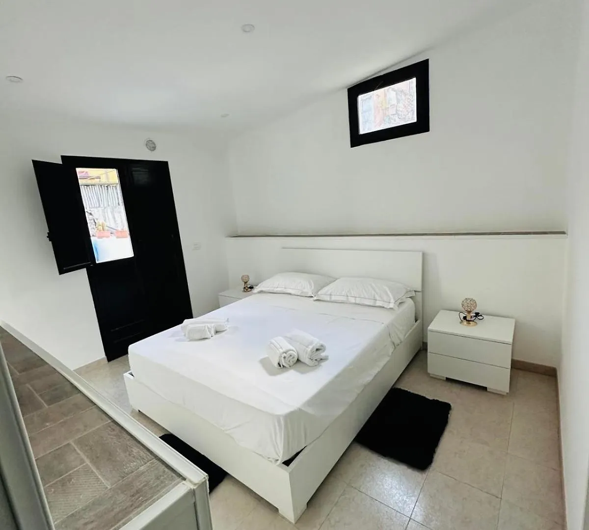 Affittacamere Hotel Giglio Rosso House Aeroporto di Catania Fontana Rossa