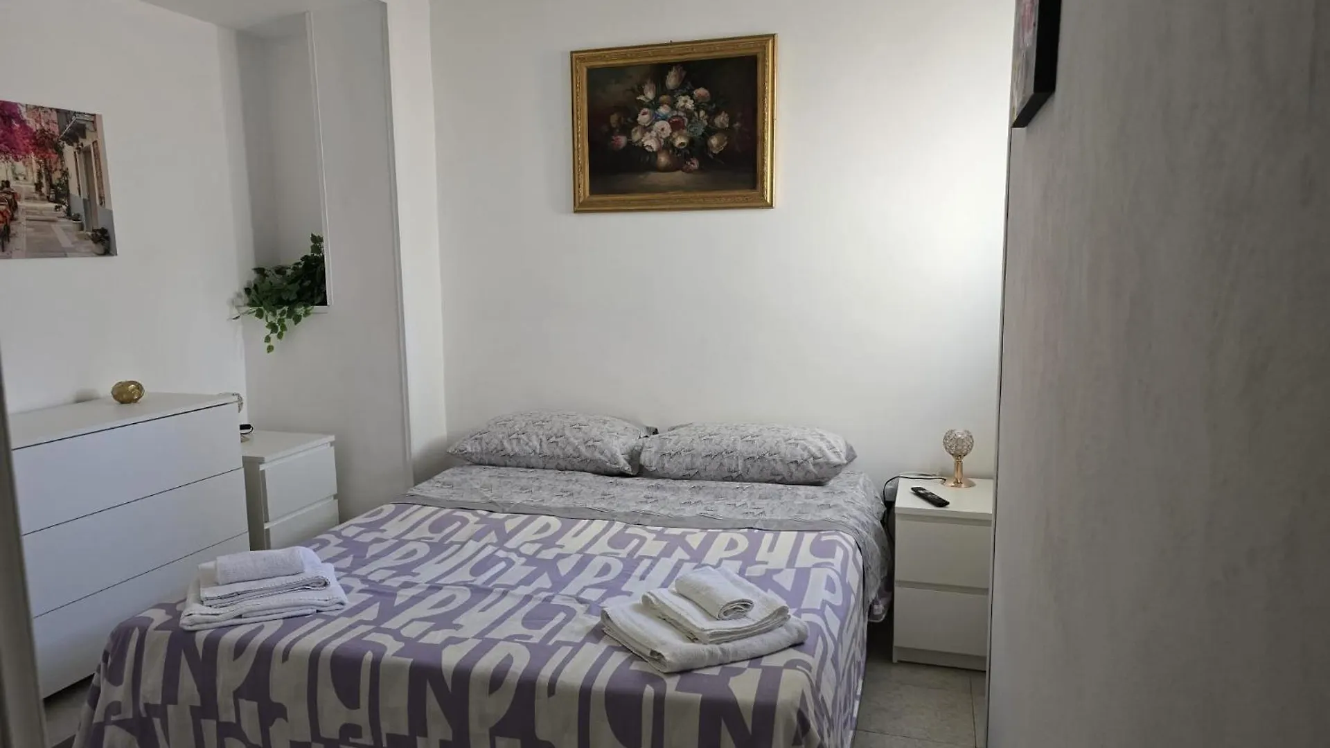 Affittacamere Hotel Giglio Rosso House Aeroporto di Catania Fontana Rossa